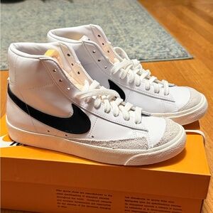 Nike Women's Blazer Mid '77 NWT size 8.5
